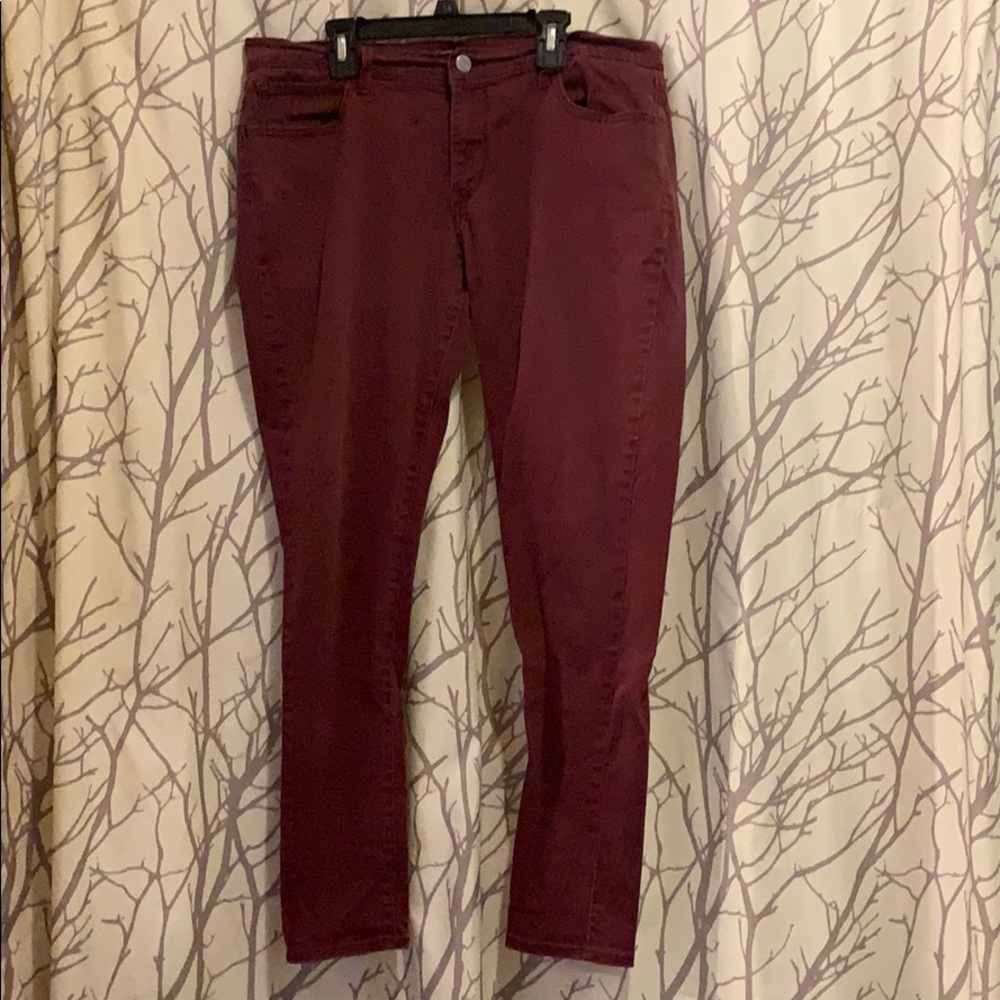 Women’s Levi skinny jeans